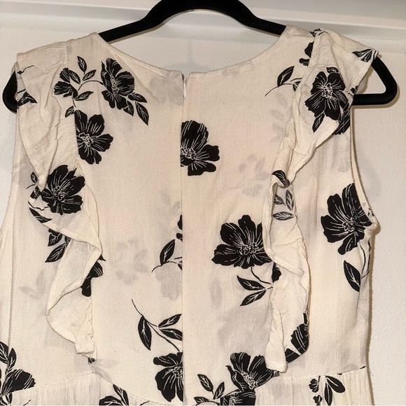 Amuse Society The Carolina Maxi Dress Tropical Floral
Pattern Ruffle Sleeve - Picture 8 of 9